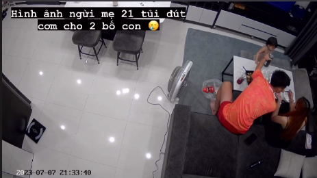 Vợ một cầu thủ tung camera hé lộ cảnh "chăm chồng chăm con" không giống ai - Ảnh 1. Vợ một cầu thủ tung camera hé lộ cảnh "chăm chồng chăm con" không giống ai - Ảnh 1.