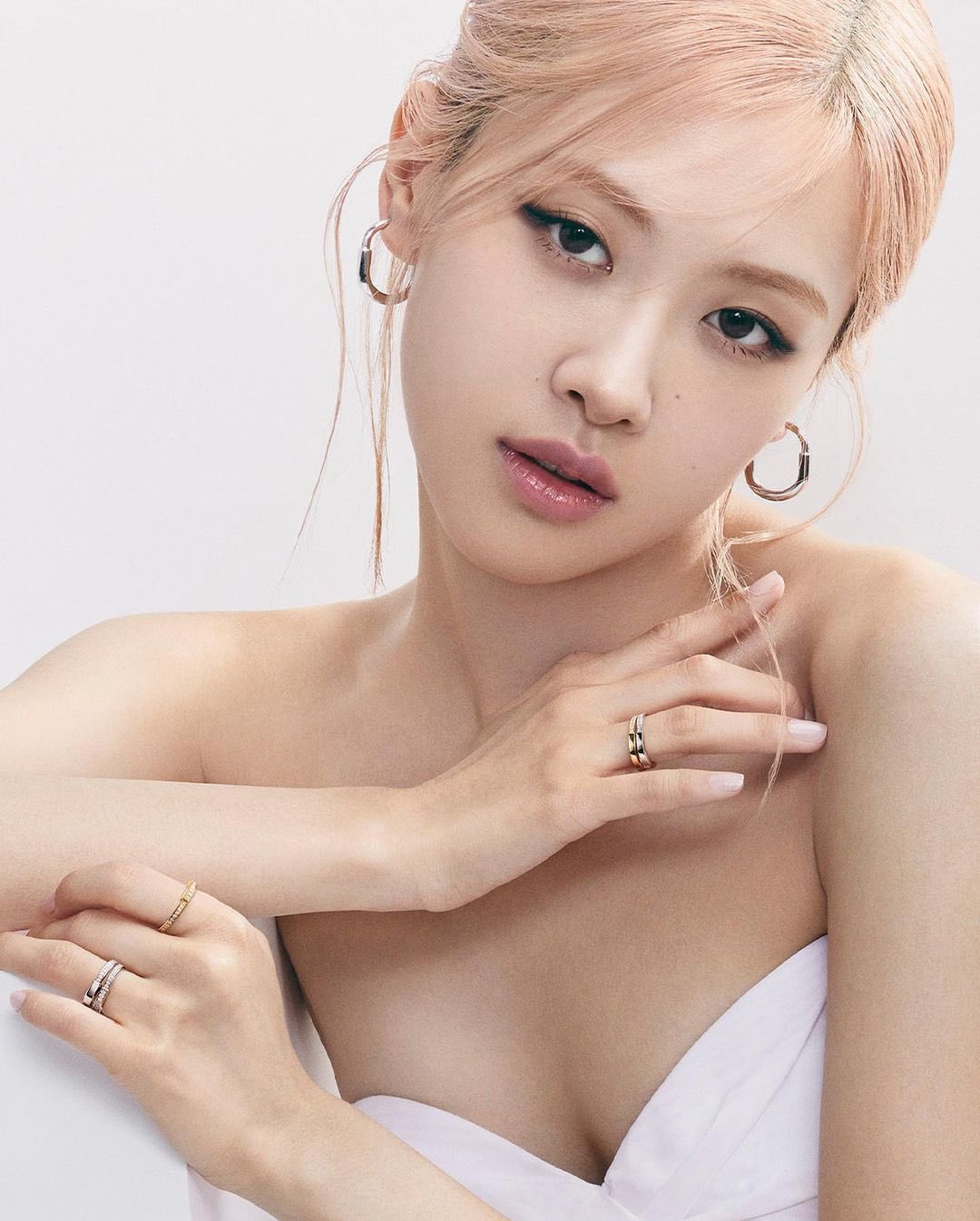 Vừa trở về từ Việt Nam, Rosé đã gây ấn tượng trong ảnh quảng cáo mới - Ảnh 1. Vừa trở về từ Việt Nam, Rosé đã gây ấn tượng trong ảnh quảng cáo mới - Ảnh 1.