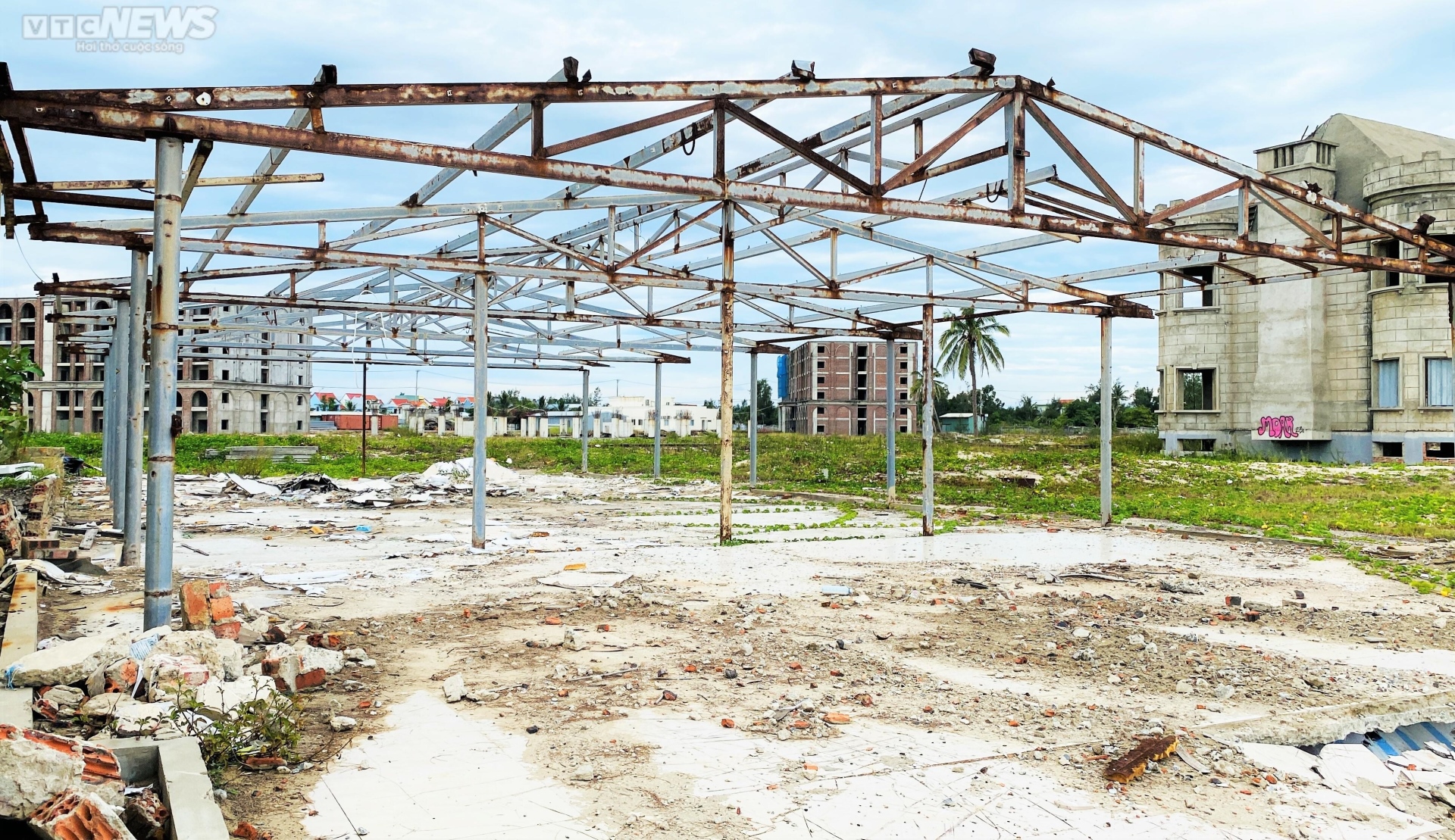 Khu du lịch hơn 2.000 tỷ đồng 'đứng bánh', gây lãng phí gần 70 nghìn m2 'đất vàng' ven biển Hội An - Ảnh 5. Khu du lịch hơn 2.000 tỷ đồng 'đứng bánh', gây lãng phí gần 70 nghìn m2 'đất vàng' ven biển Hội An - Ảnh 5.