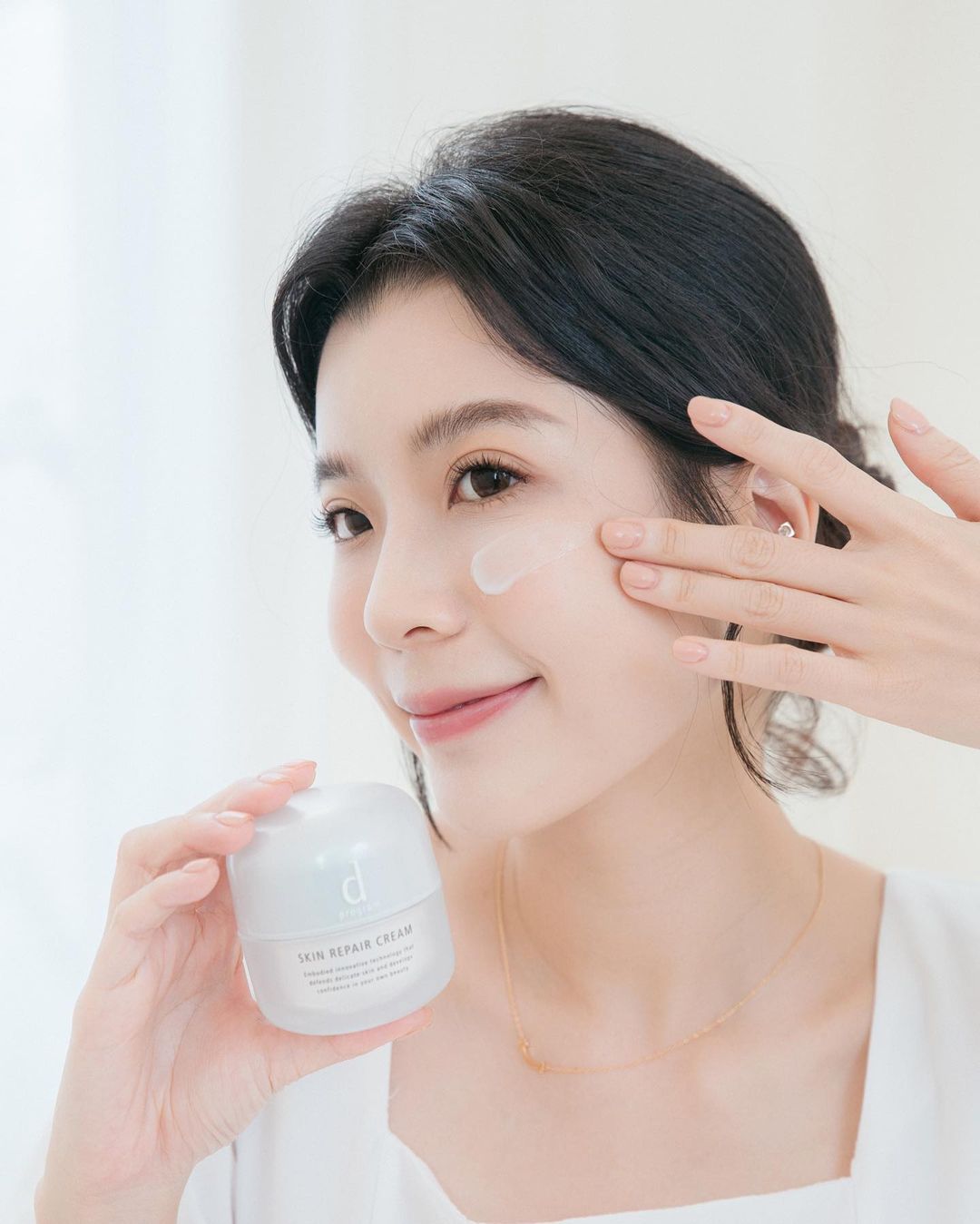 5 bước dưỡng da ki&ecirc;n tr&igrave; thực hiện h&agrave;ng ng&agrave;y sẽ gi&uacute;p da m&atilde;i trẻ đẹp - Ảnh 6.