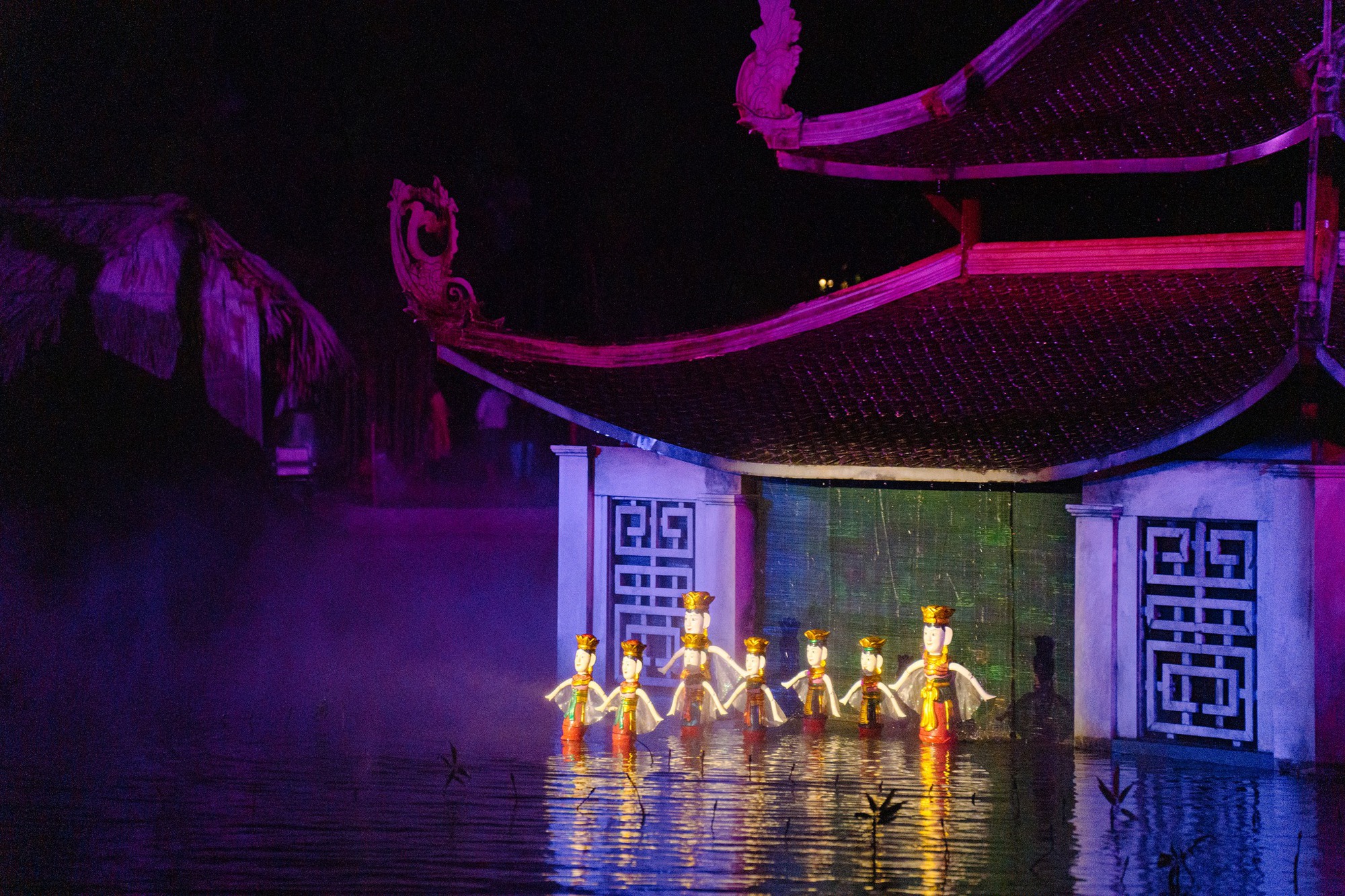 Những vở diễn thực cảnh mang đậm bản sắc, được tổ chức ngay tại 3 thành phố du lịch quen thuộc ở Việt Nam - Ảnh 1.