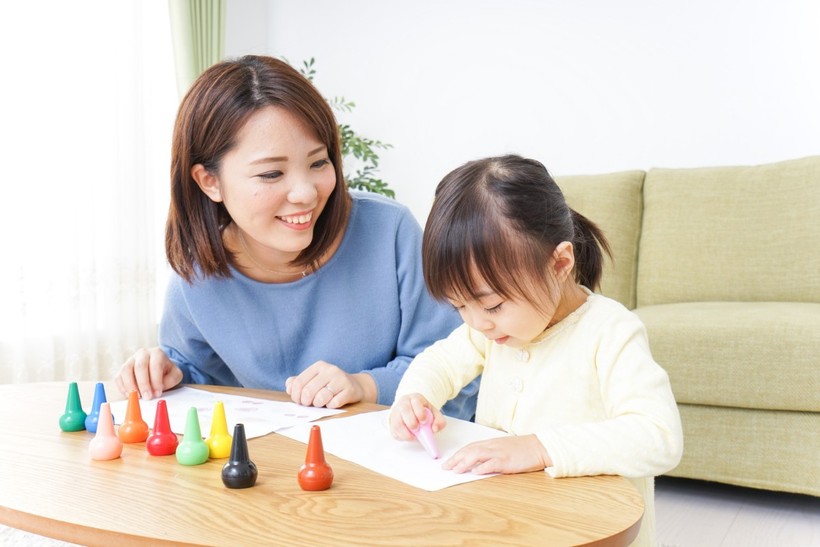 Cha mẹ 'tiết chế' chi ti&ecirc;u để con vững bước v&agrave;o đời - Ảnh 1.