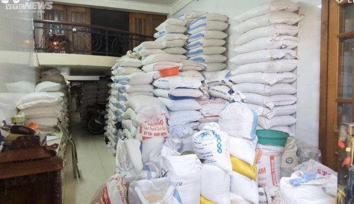 Giá gạo tăng, tiểu thương tại TP.HCM thận trọng nhập hàng - Ảnh 4.
