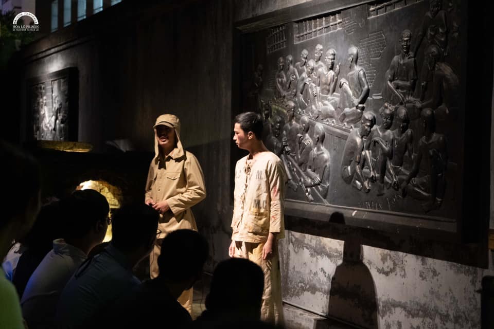 Trải nghiệm tour đêm Hà Nội đi thăm bảo tàng, tận mắt thấy những sản phẩm ký ức