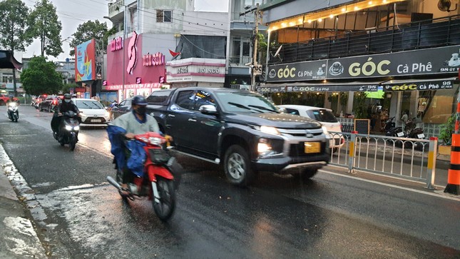 TPHCM chuẩn bị đón đợt mưa diện rộng trong những ngày tới - Ảnh 1.