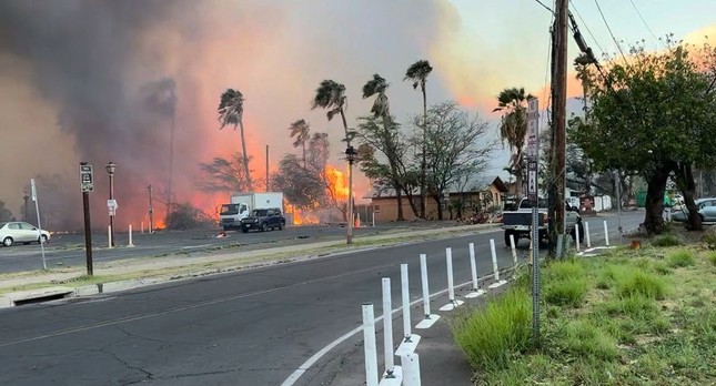 Đám cháy rừng tàn phá thành phố nghỉ dưỡng ở Hawaii, 36 người thiệt mạng - Ảnh 9.