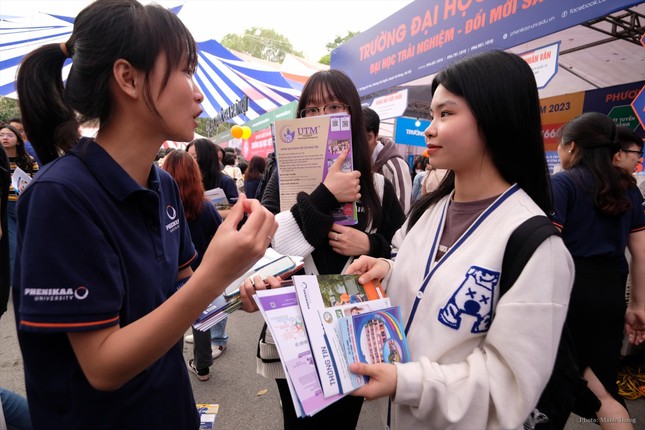 X&eacute;t tuyển, tuyển sinh ĐH 2023: Th&iacute; sinh phải nộp 2 lần ph&iacute;, tốn cả trăm tỷ đồng - Ảnh 1.