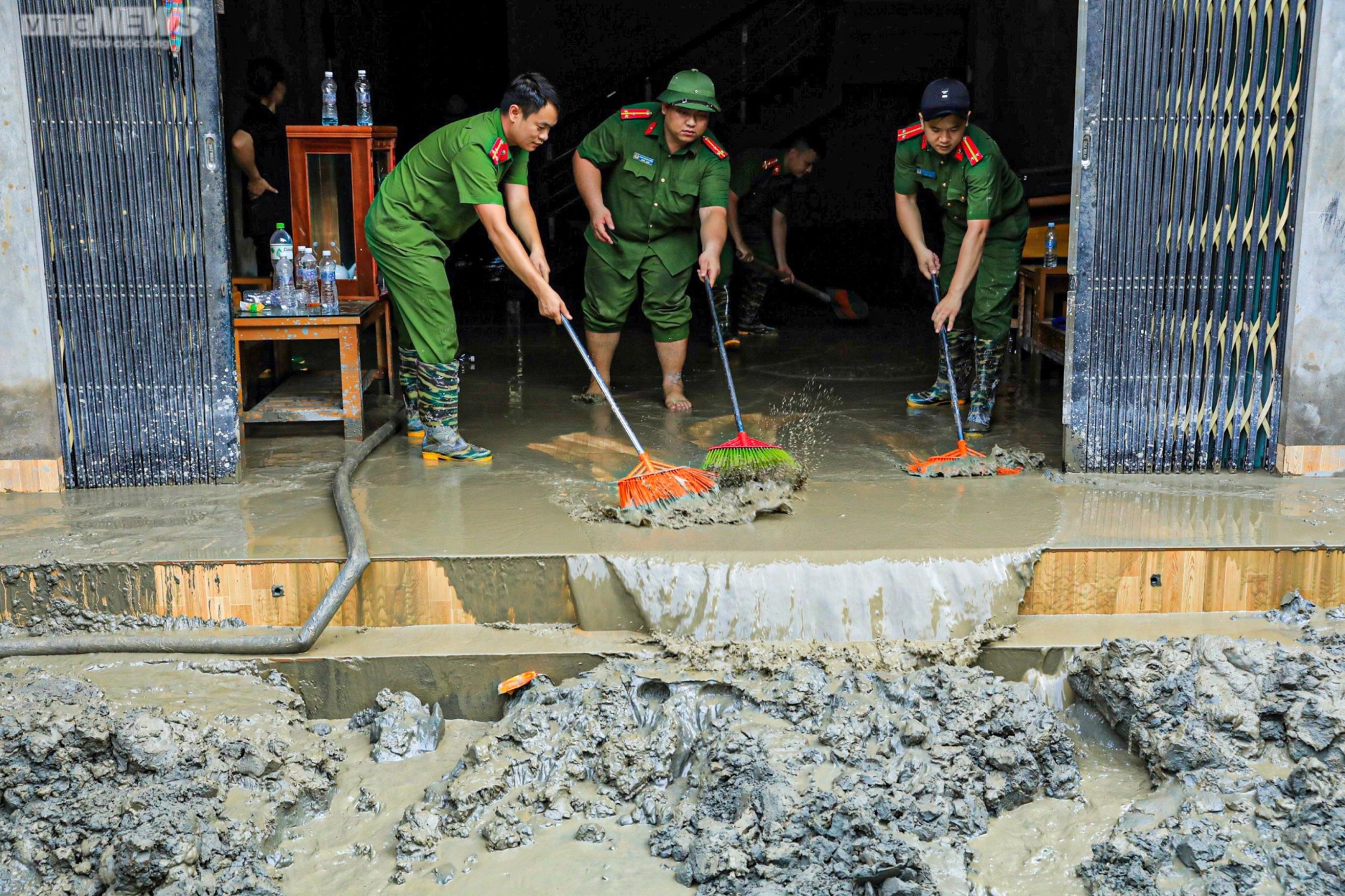 Bản làng tan hoang sau sự cố vỡ hồ thải quặng đồng ở Lào Cai - Ảnh 11.