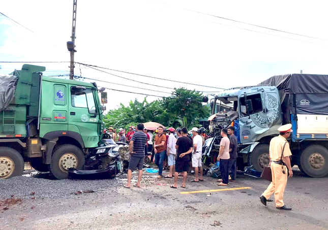 Hiện trường vụ tai nạn thảm khốc khiến 3 thành viên đội bóng HAGL tử vong - Ảnh 2.