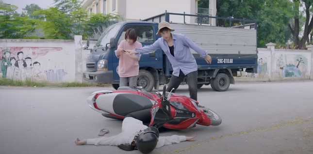 Kh&aacute;n giả đ&ograve;i đổi t&ecirc;n phim Việt giờ v&agrave;ng th&agrave;nh 'M&oacute;n nợ của cha' - Ảnh 3.