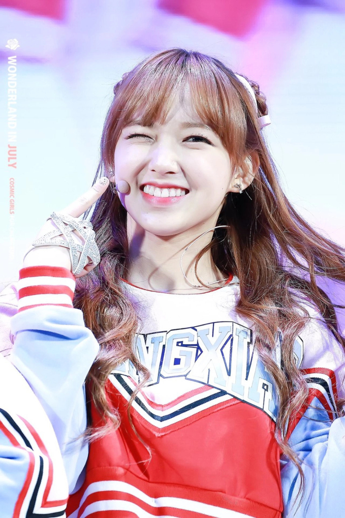 Nữ idol bị nghi ngoại tình với Ảnh đế Lương Triều Vỹ hơn 36 tuổi: Làm nên lịch sử tại Hàn Quốc, còn hẹn hò Vương Nhất Bác - Ảnh 4. Nữ idol bị nghi ngoại tình với Ảnh đế Lương Triều Vỹ hơn 36 tuổi: Làm nên lịch sử tại Hàn Quốc, còn hẹn hò Vương Nhất Bác - Ảnh 4.