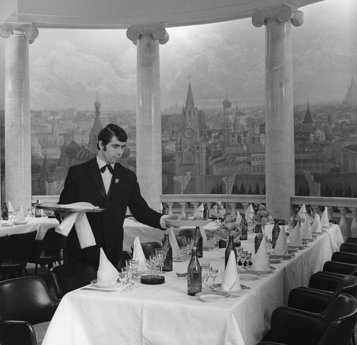 Người Liên Xô từng không có văn hóa đi ăn nhà hàng, lý do thật bất ngờ - Ảnh 2.