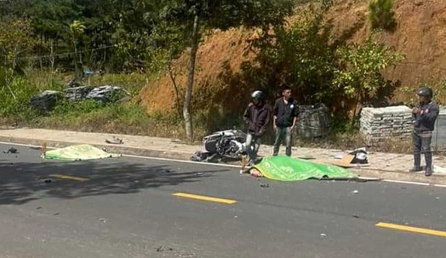 Xe tải tông liên tiếp vào mô tô và ô tô ở TP Đà Lạt, 2 thanh niên tử vong - Ảnh 2.
