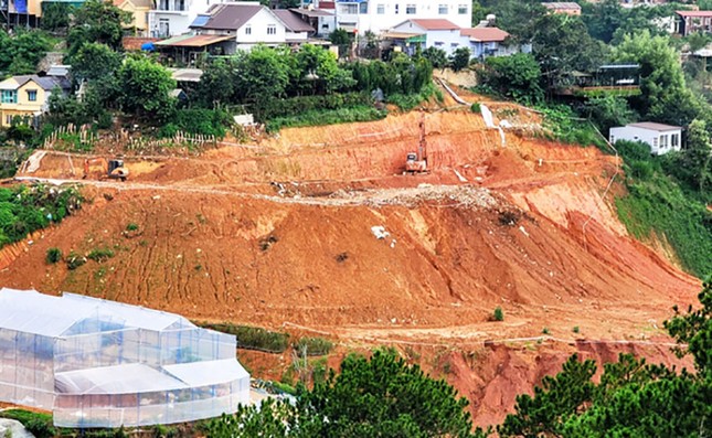 Đà Lạt yêu cầu khẩn trương khoanh vùng nguy hiểm tại dự án thung lũng hoa - Ảnh 1. Đà Lạt yêu cầu khẩn trương khoanh vùng nguy hiểm tại dự án thung lũng hoa - Ảnh 1.