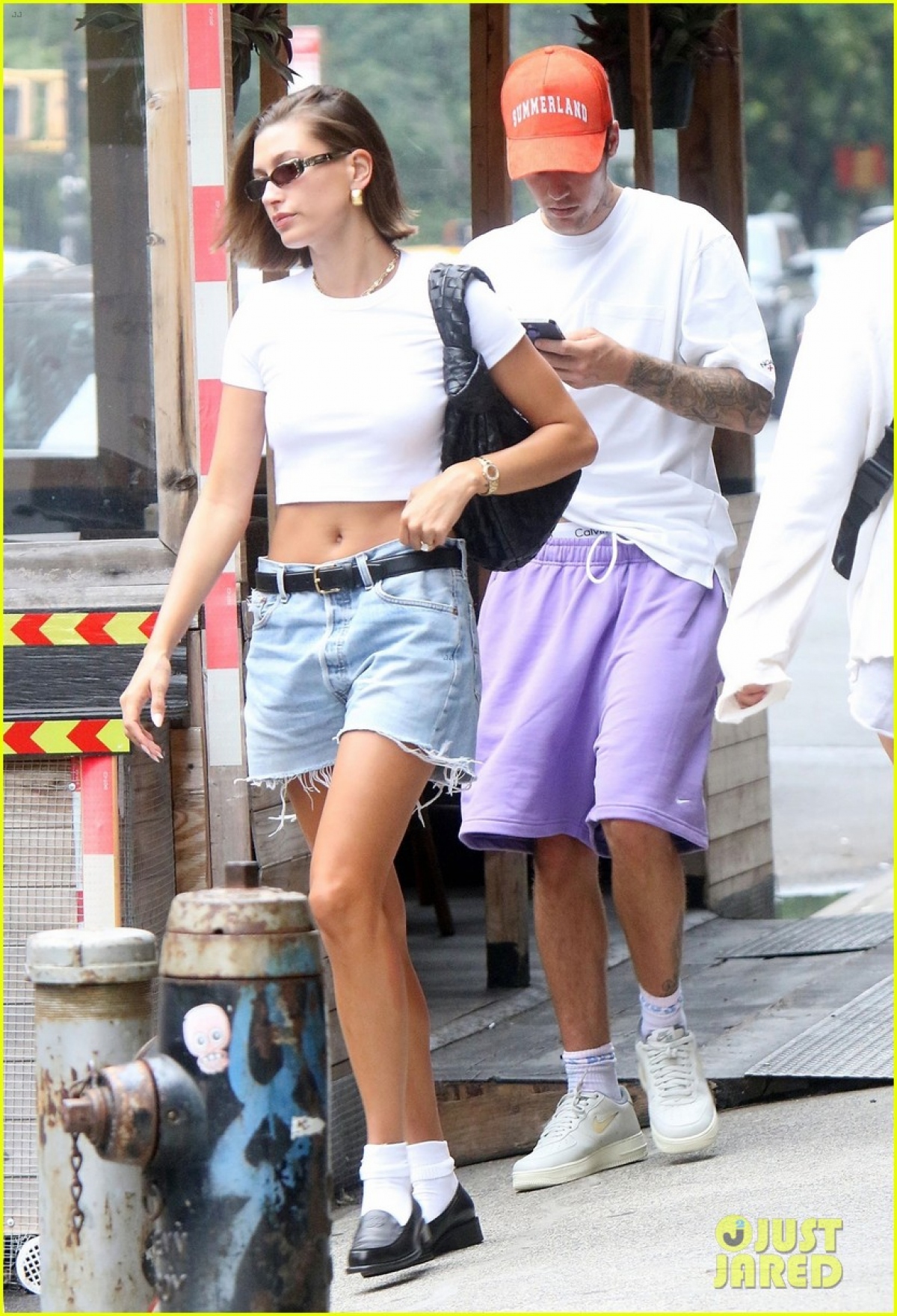 Hailey Baldwin lên đồ nổi bật đi ăn tối cùng ông xã Justin Bieber - Ảnh 6.