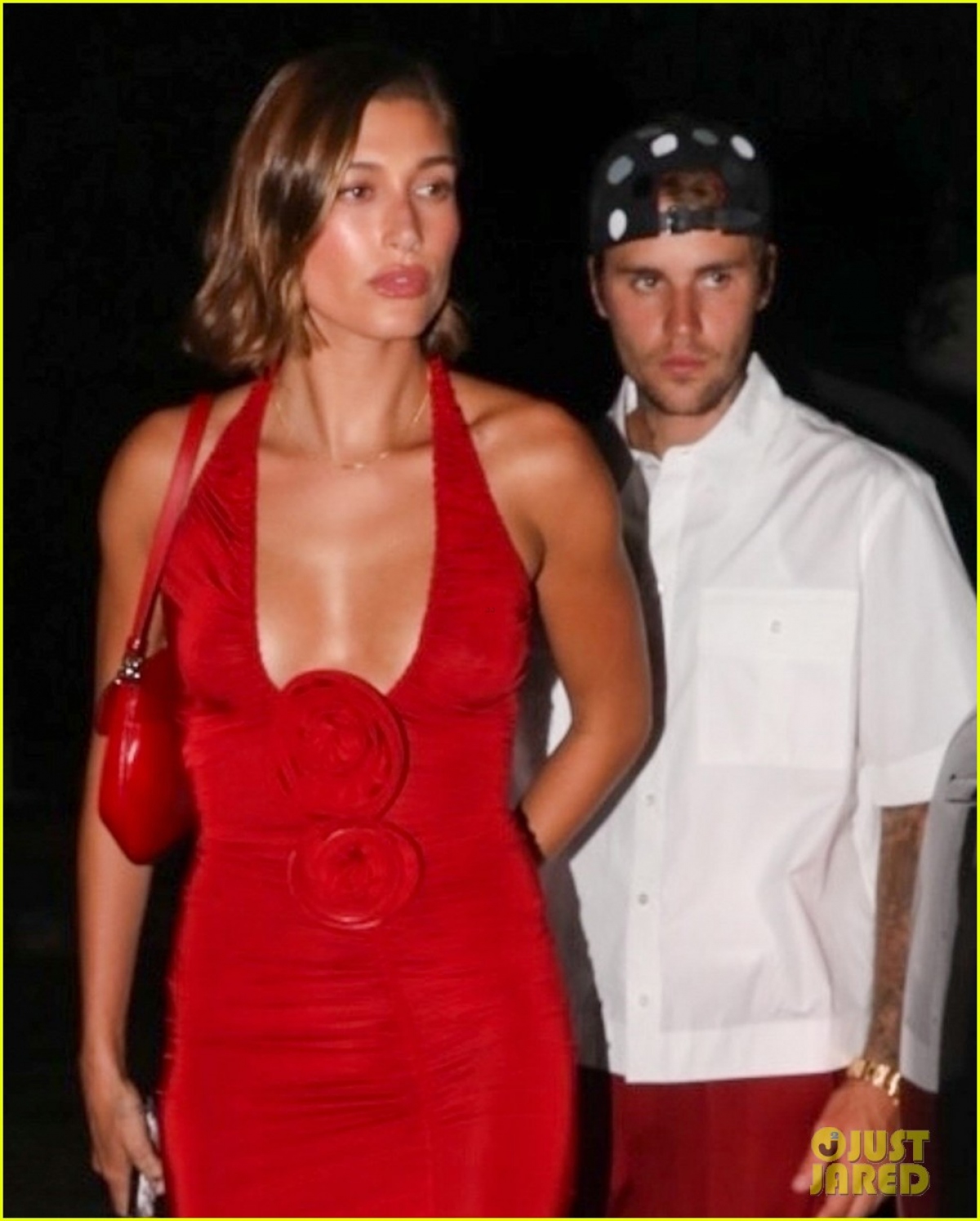 Hailey Baldwin lên đồ nổi bật đi ăn tối cùng ông xã Justin Bieber - Ảnh 3.