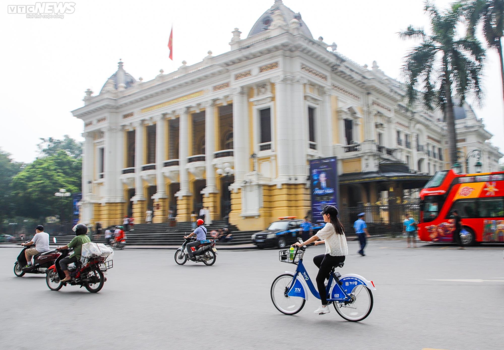 Người dân Thủ đô hào hứng trải nghiệm xe đạp công cộng - Ảnh 11.