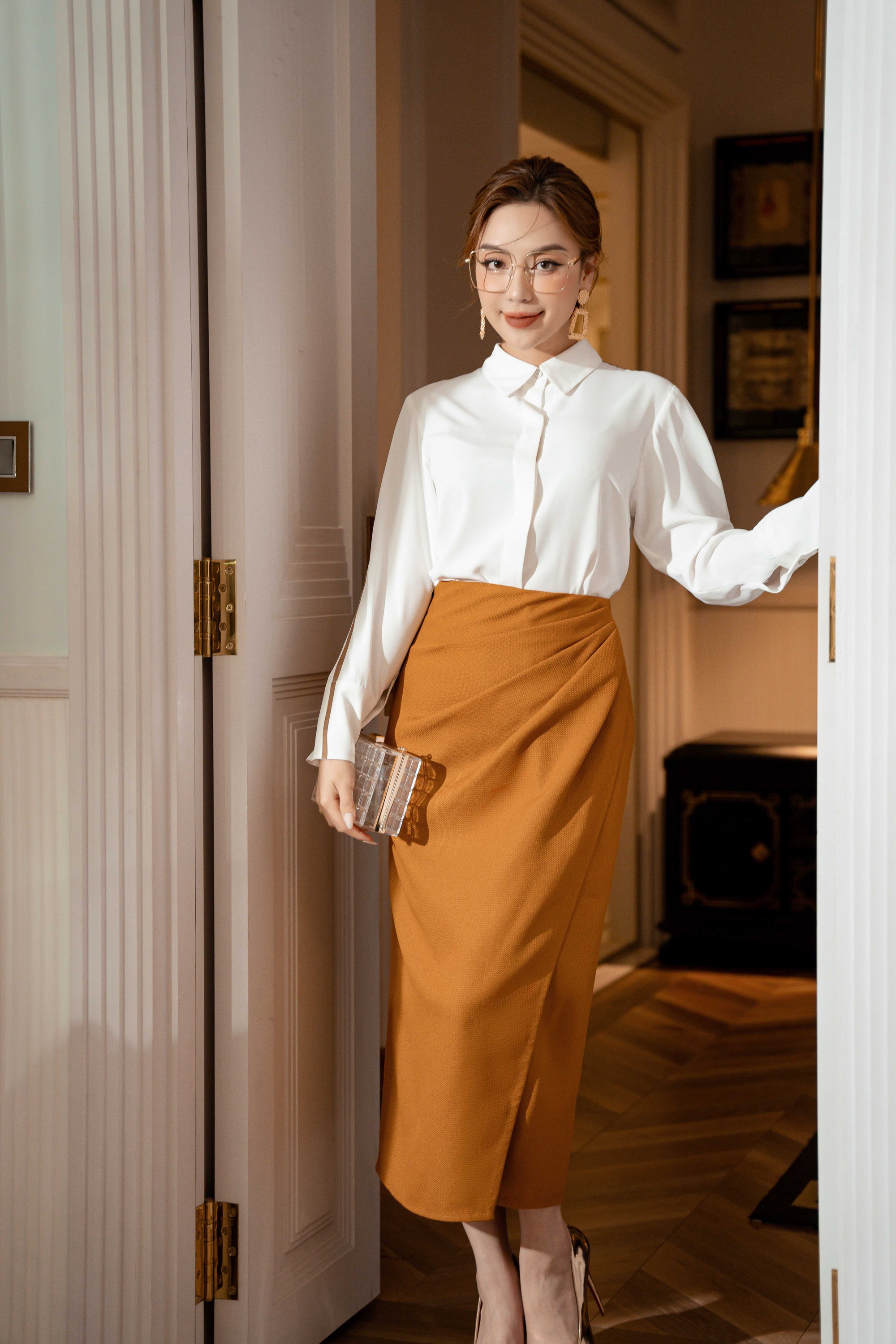 Mua Chân Váy Hàn Quốc Dáng Bút Chì Chất Liệu Vải Nhập Tốt Thiết Kế Phối Nút  Trẻ Trung Màu Nâu Sáng Da CV0012 - Màu Nâu,S tại Storevanshop | Tiki