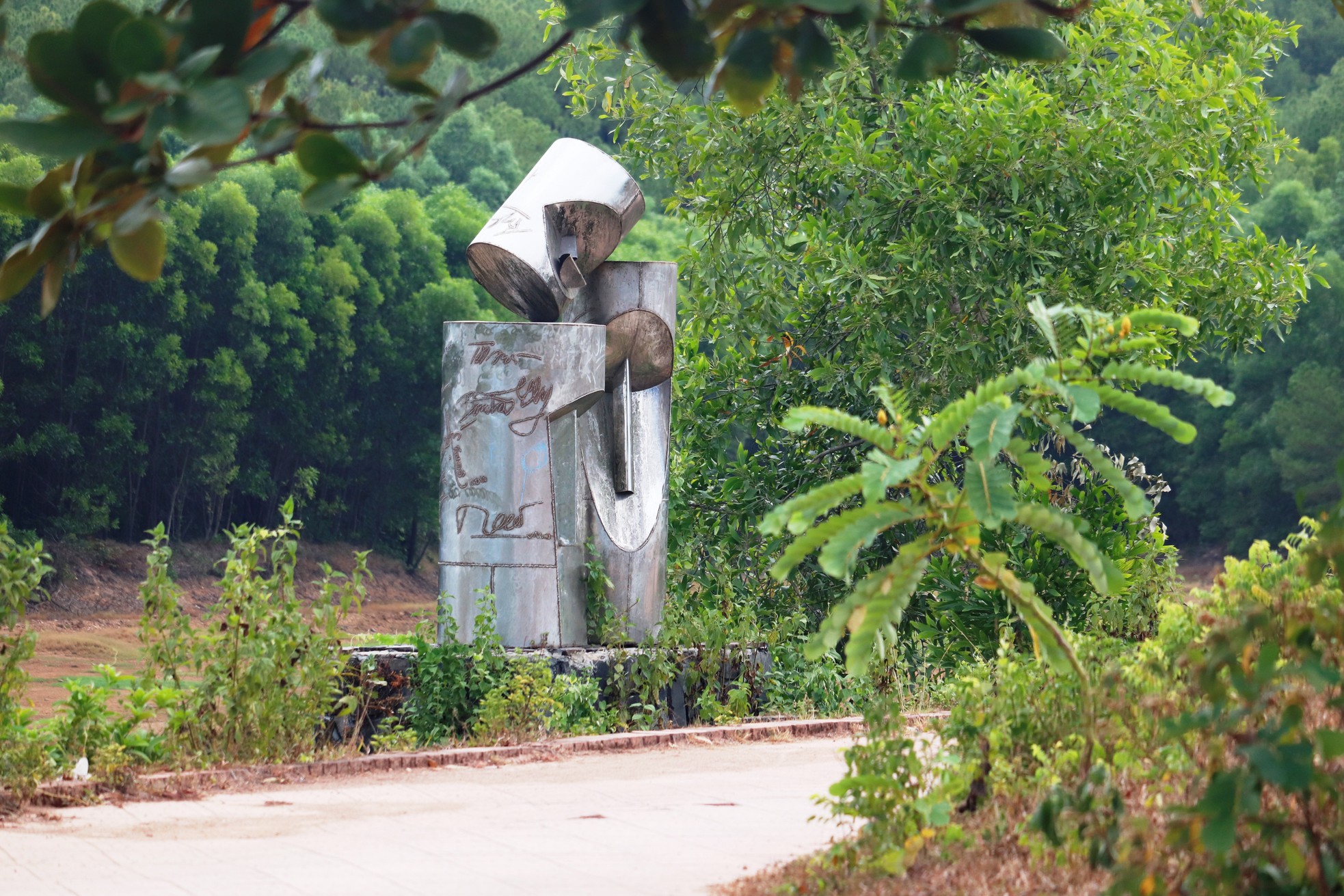 Cảnh hoang phế, xuống cấp của 'công viên rùng rợn' sau 6 năm bị thu hồi - Ảnh 4.