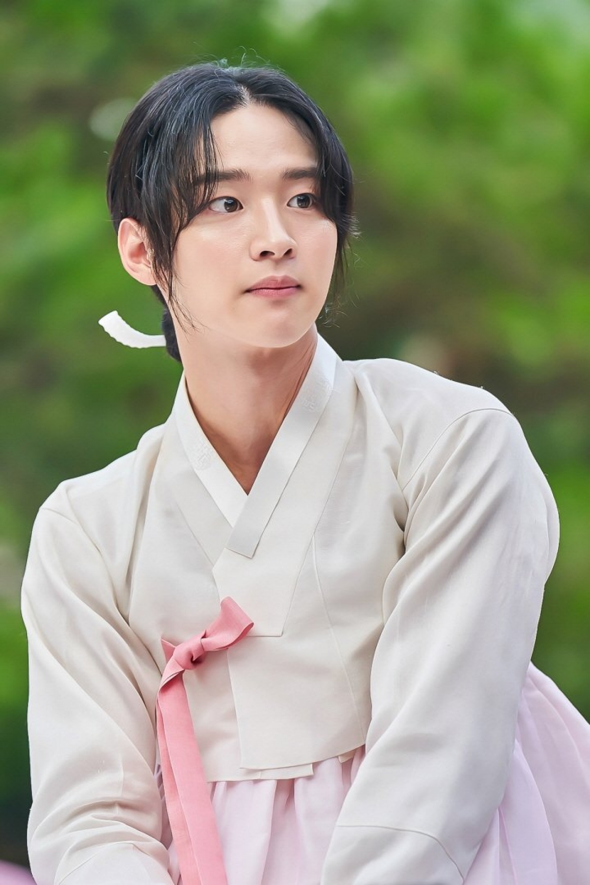 Những mỹ nam giả g&aacute;i ấn tượng nhất m&agrave;n ảnh H&agrave;n - Ảnh 3.