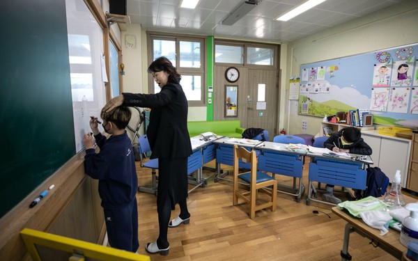 Hàn Quốc: Phụ huynh cậy quyền, tuyên bố con có 'ADN của vua chúa' để chèn ép giáo viên