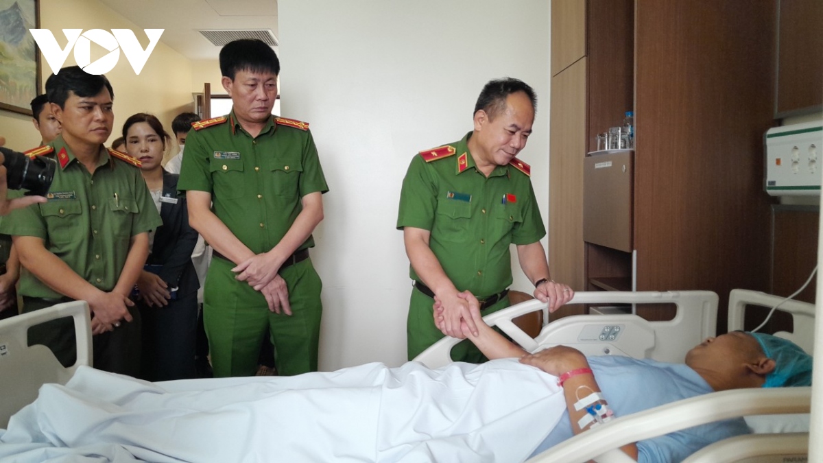 Thiếu tá công an nhập viện vì bị bắn khi giải cứu bé trai bị bắt cóc ở Hà Nội - Ảnh 1.