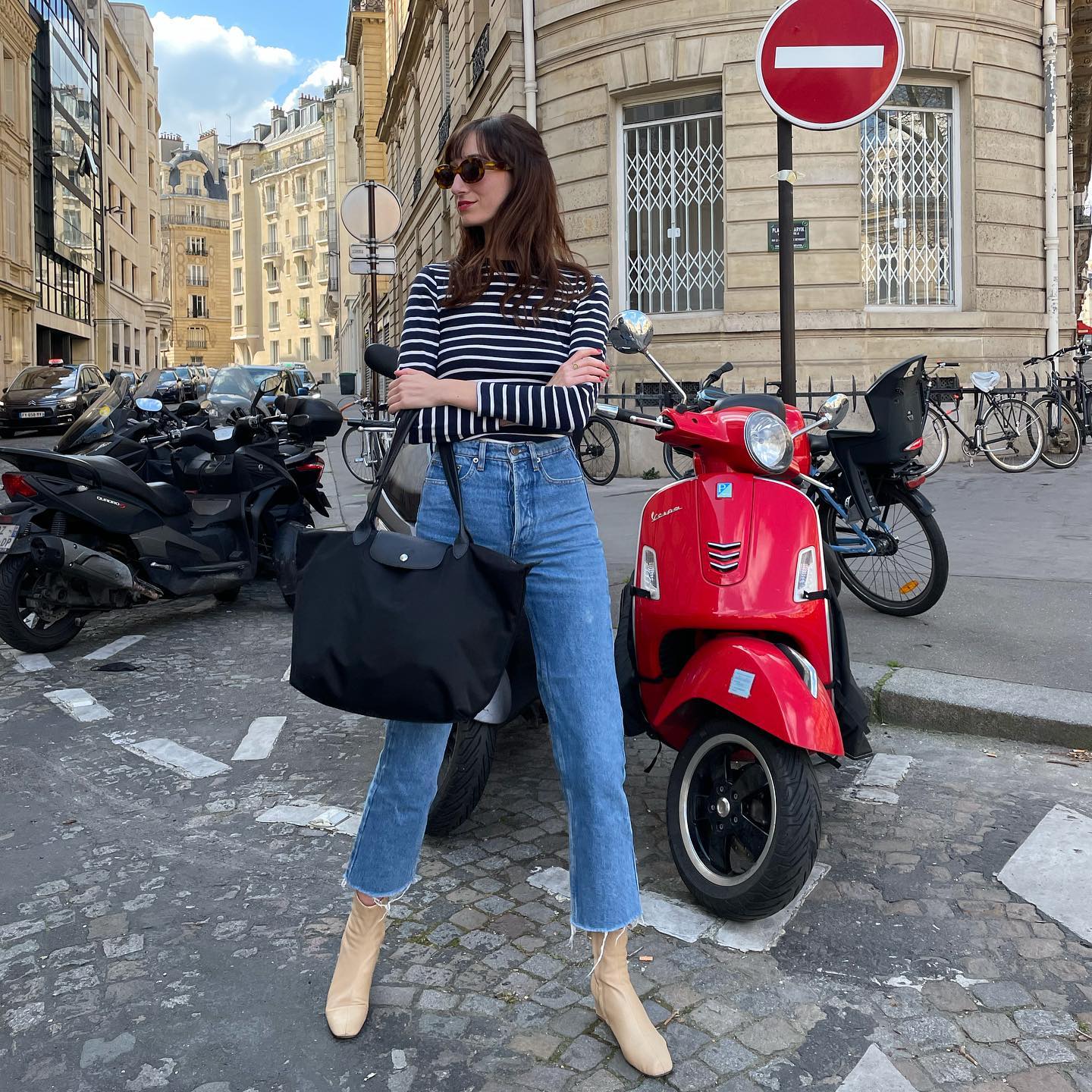 Phụ nữ Pháp diện quần jeans ống đứng theo 10 công thức thanh lịch - Ảnh 5.