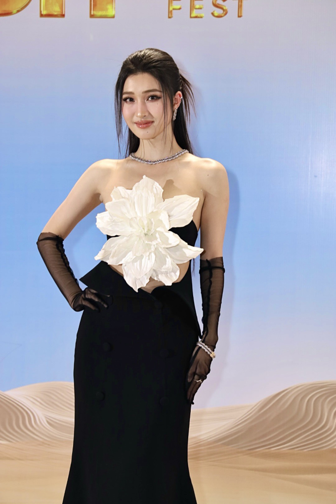 Dàn Hoa hậu đổ bộ thảm đỏ Miss Grand Vietnam 2023: Thiên Ân diện váy táo bạo, Thùy Tiên &quot;chơi trội&quot; - Ảnh 6.