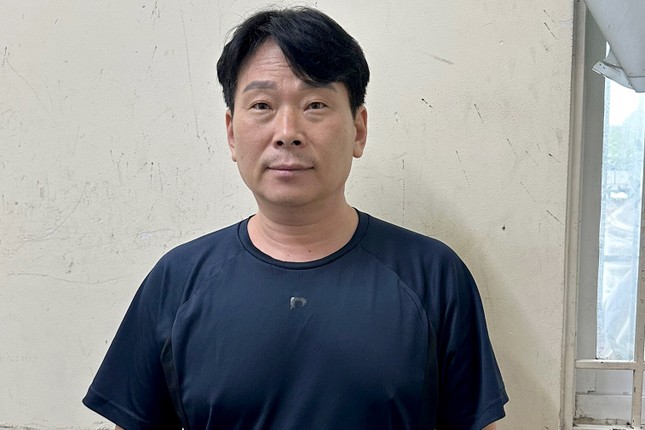 Người đàn ông Hàn Quốc có lệnh truy nã bị bắt ở TPHCM - Ảnh 1.