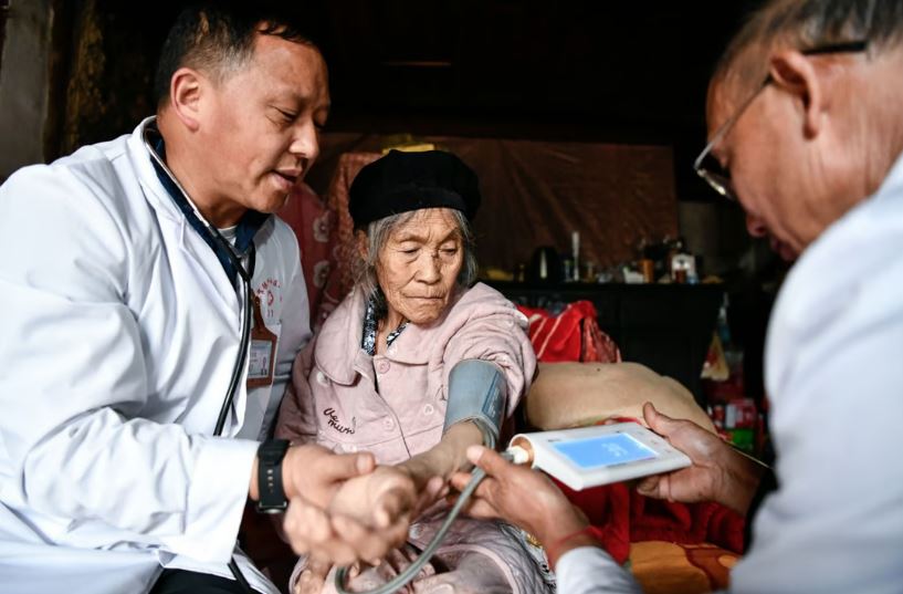 Thêm 100 triệu người cao tuổi trong thập kỷ tới, Trung Quốc bước vào ngã rẽ quan trọng - Ảnh 1.