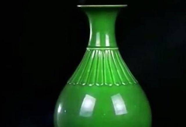 Đem bình cổ đi bán vì thiếu tiền mua nhà, chàng trai giật mình khi nghe chuyên gia nói: Cậu định mua mấy căn nhà? - Ảnh 2. Đem bình cổ đi bán vì thiếu tiền mua nhà, chàng trai giật mình khi nghe chuyên gia nói: Cậu định mua mấy căn nhà? - Ảnh 2.