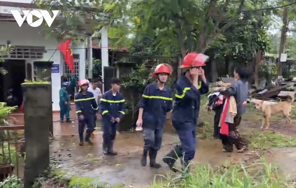 Sụt lún đường Hồ Chí Minh, di dời khẩn cấp 16 hộ dân - Ảnh 4.