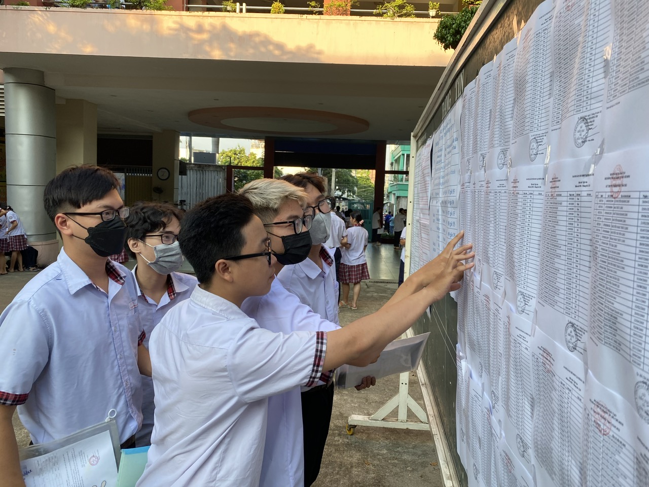 Nhiều trường đại học c&oacute; thể hạ điểm chuẩn - Ảnh 1.