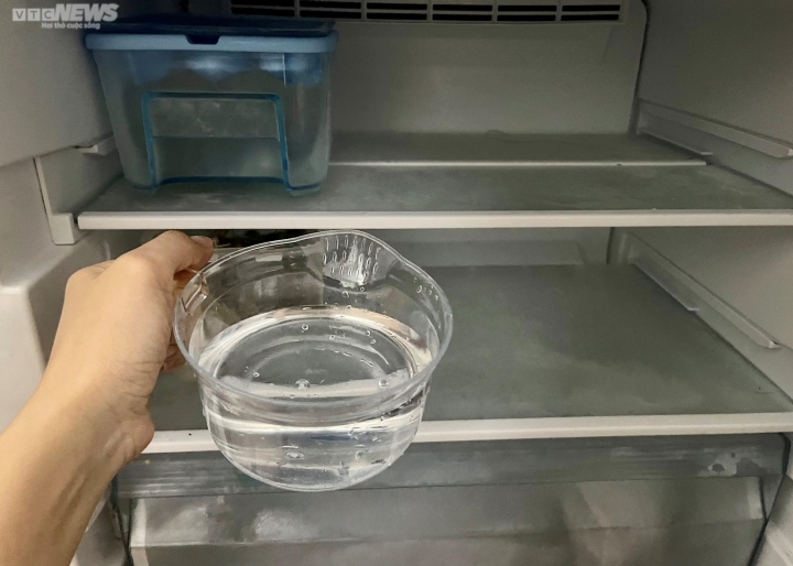 Vì sao nên để một bát nước trong tủ lạnh? - Ảnh 1.