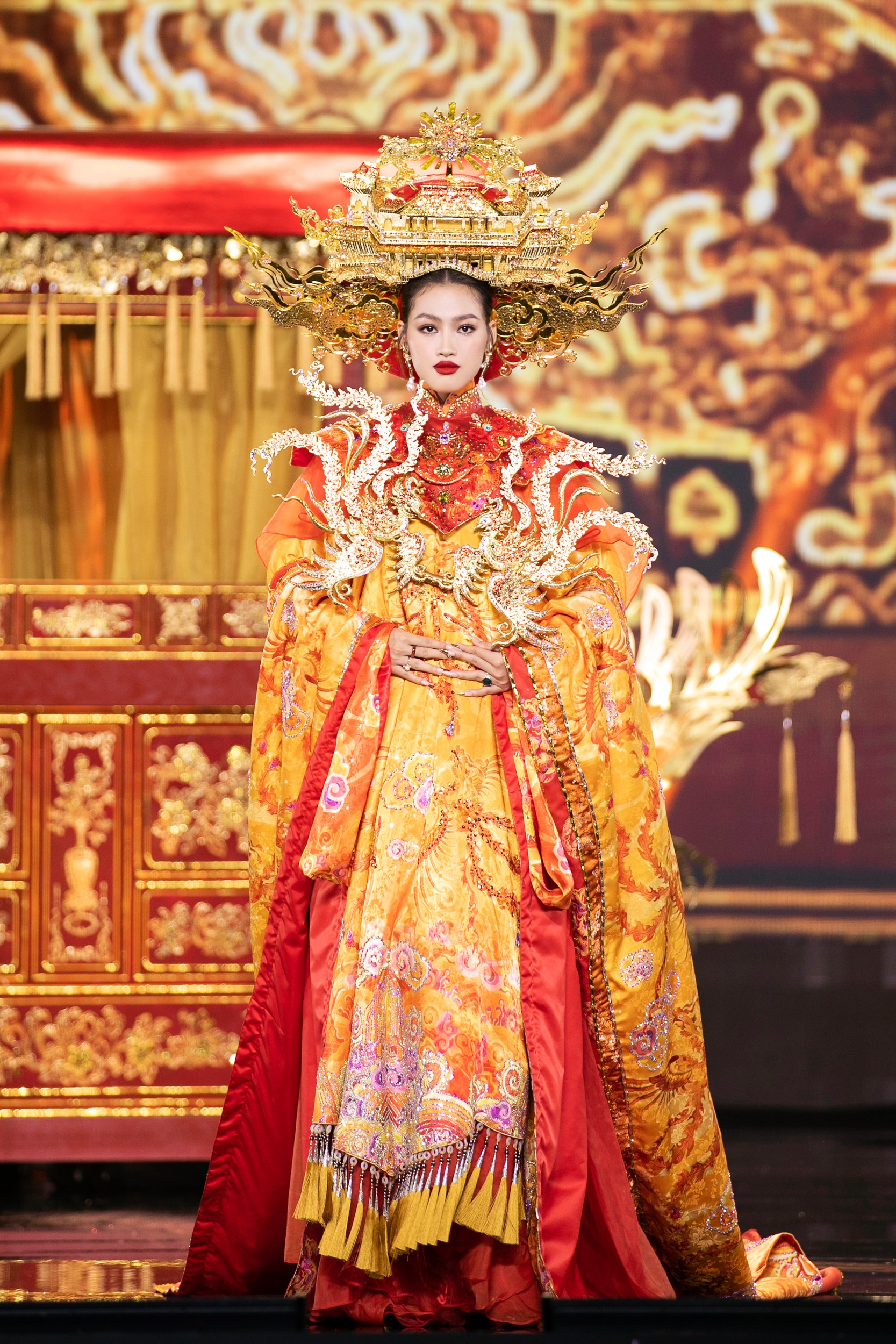 Dàn Hoa, Á hậu diễn trang phục dân tộc tại Hoa hậu Hòa bình Việt Nam - Ảnh 12.