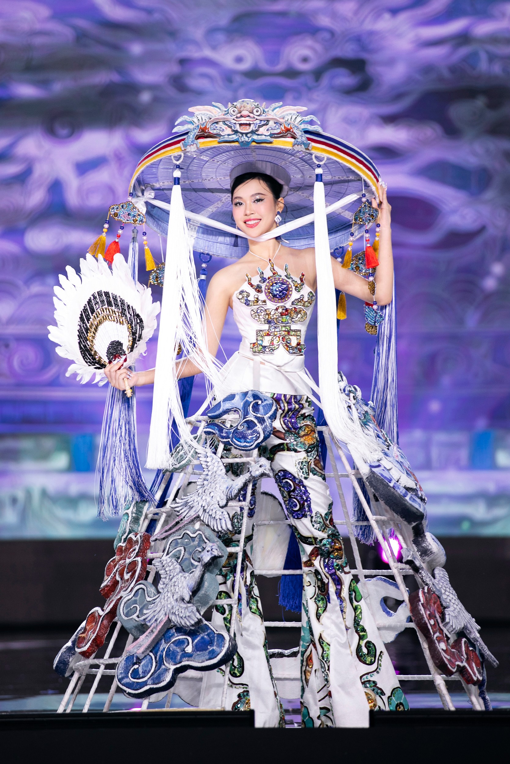 Dàn Hoa, Á hậu diễn trang phục dân tộc tại Hoa hậu Hòa bình Việt Nam - Ảnh 14.