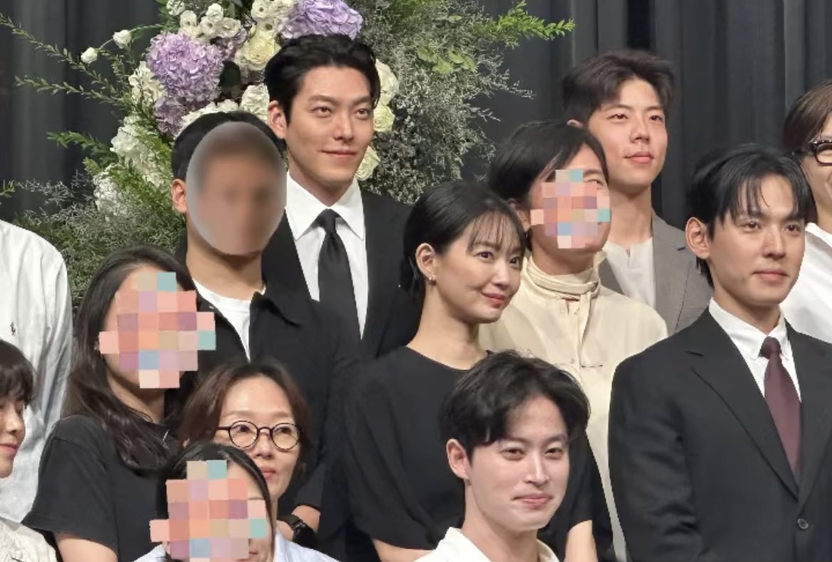 Shin Min Ah cùng Kim Woo Bin dự hôn lễ quản lý, bất ngờ hội ngộ Kim Seon Ho sau 2 năm - Ảnh 2.