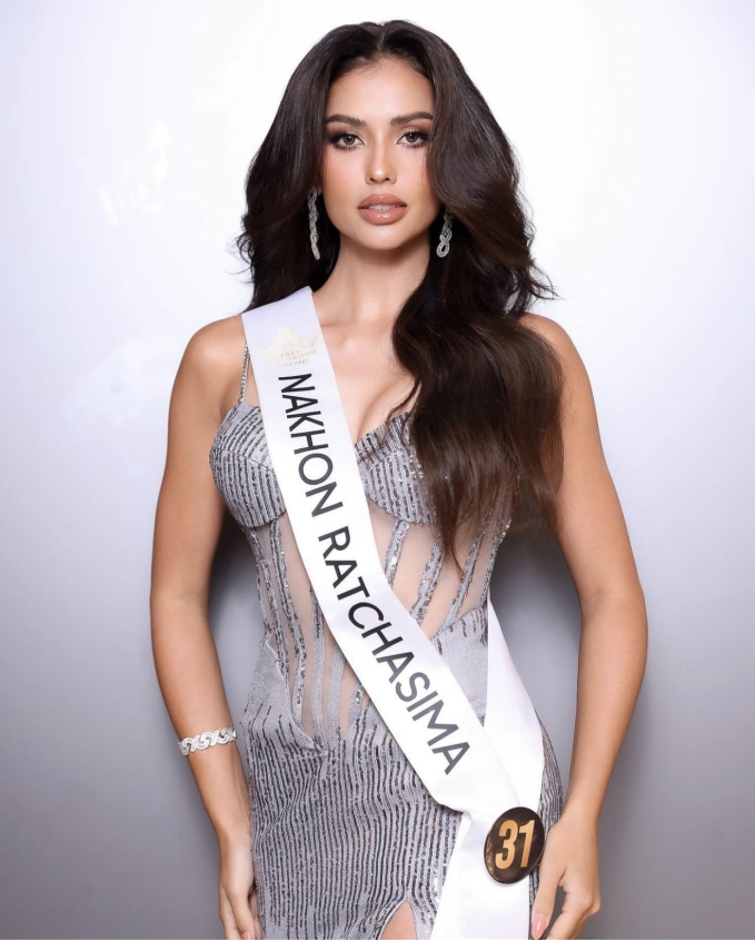 Tân Miss Universe Thái Lan: &quot;Bông hồng lai&quot; nóng bỏng, biết nói tiếng Việt và từ bỏ vương miện quốc tế để thi lại - Ảnh 7.
