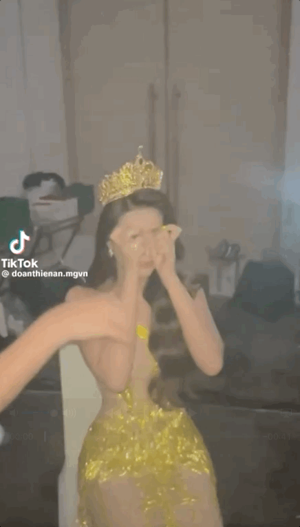 Hoa hậu Thiên Ân bật khóc trong hậu trường trước thềm hết nhiệm kỳ - Ảnh 1.