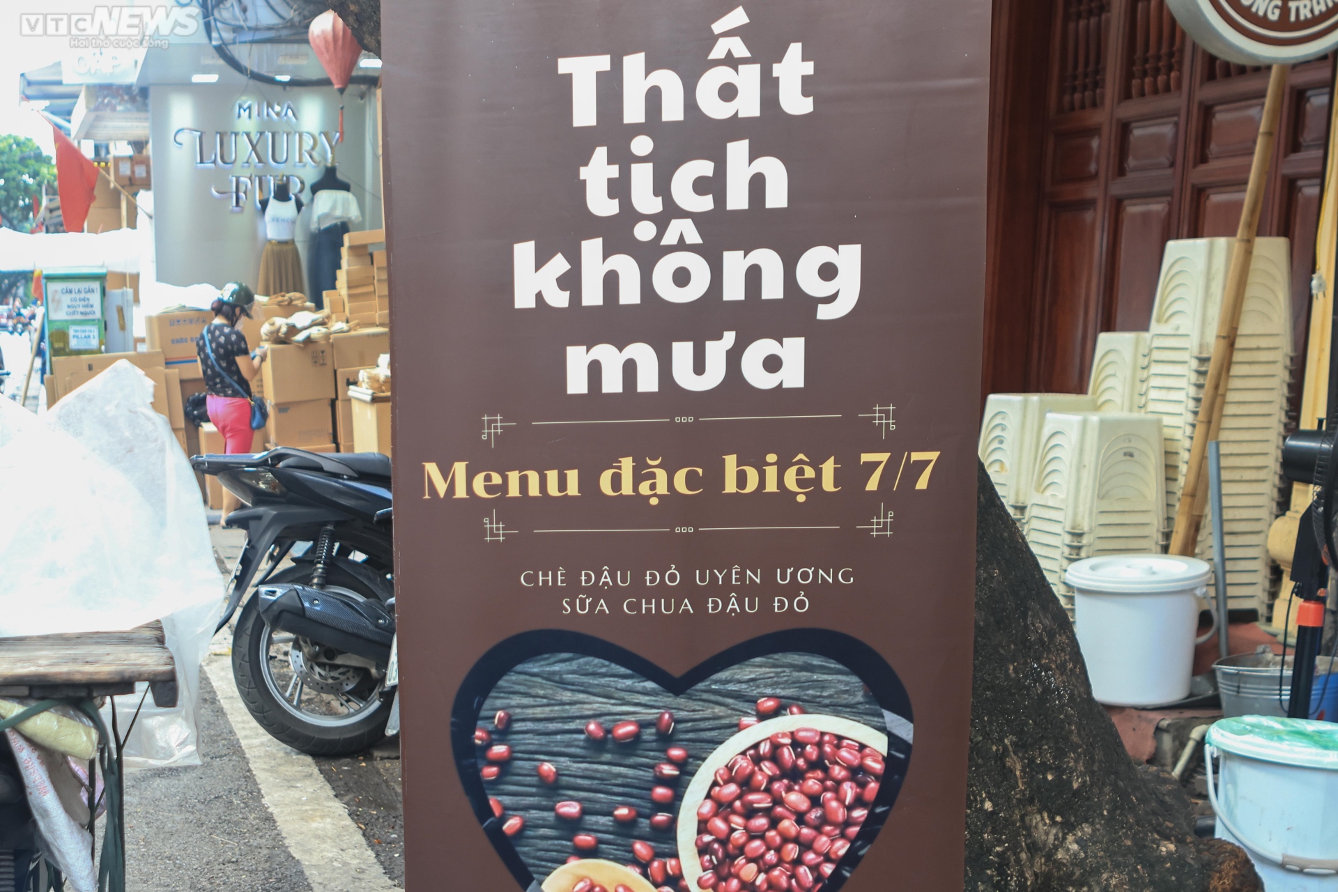 Quán chè nổ đơn liên tục nhờ món 'chè thoát ế' trong ngày Thất tịch - Ảnh 10.