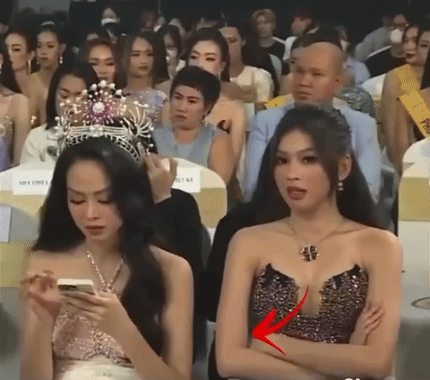Á hậu Ngọc Thảo được netizen khen ngợi, có 1 hành động tinh tế với Hoa hậu Thanh Thuỷ tại sự kiện - Ảnh 2.