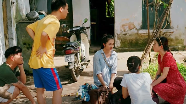 &quot;Làng trong phố&quot; tập 18: Mến bất ngờ ra thành phố - Ảnh 2.