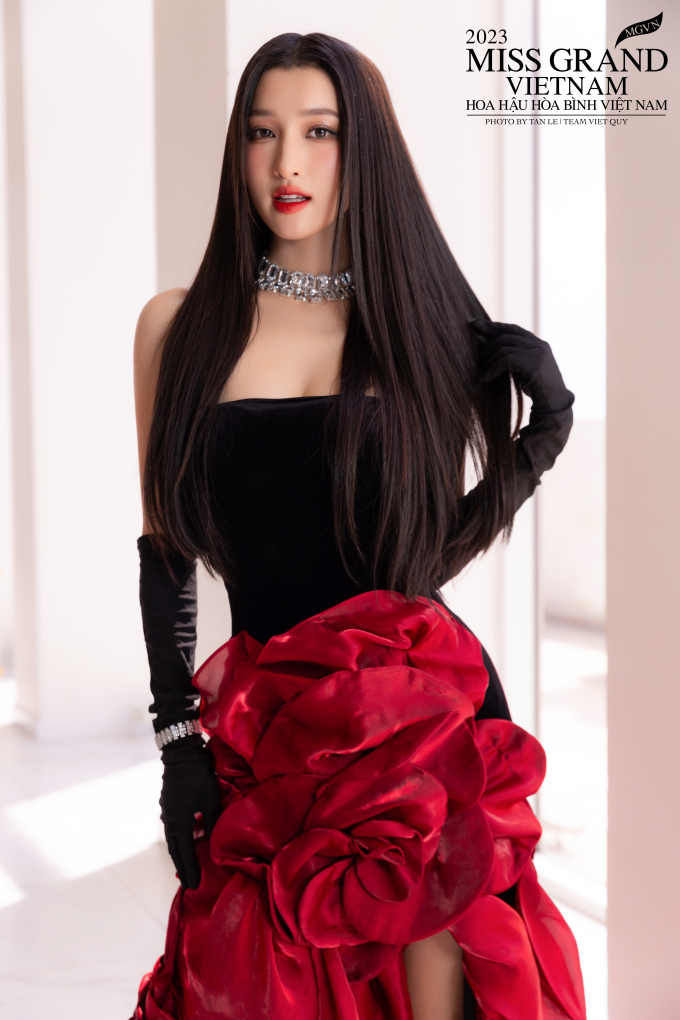 Á hậu Phương Nhi bùng nổ nhan sắc trước thềm thi quốc tế: Cân mọi phong cách, ghi điểm bởi 1 chi tiết đắt giá - Ảnh 5. Á hậu Phương Nhi bùng nổ nhan sắc trước thềm thi quốc tế: Cân mọi phong cách, ghi điểm bởi 1 chi tiết đắt giá - Ảnh 5.