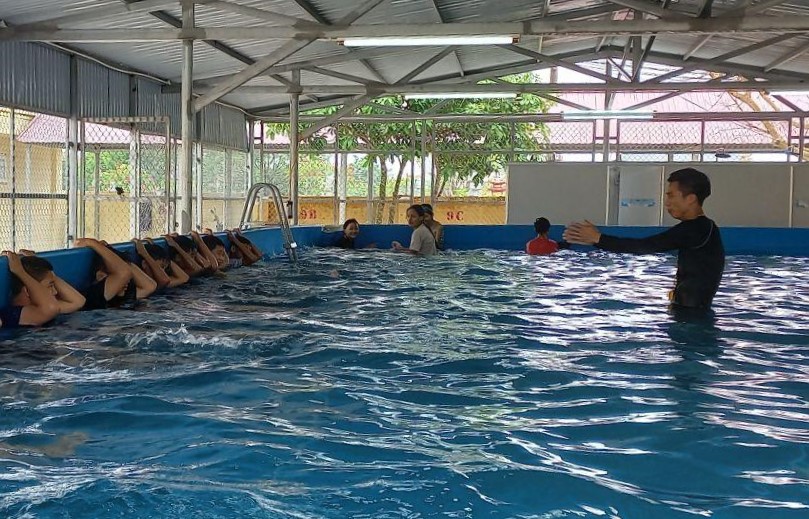 Từ vụ nam sinh tử vong trong bể bơi nhà trường: Các quy định an toàn cần phải được tuân thủ nghiêm ngặt - Ảnh 2.