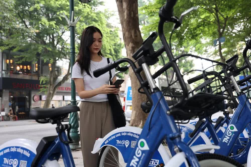 Nghỉ lễ 2/9 dạo quanh Hà Nội bằng xe đạp công cộng chỉ với những thao tác dễ dàng  - Ảnh 1.