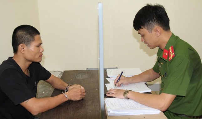 Bức xúc chuyện gia đình, người đàn ông dùng xăng đốt xe ô tô người khác - Ảnh 3. Bức xúc chuyện gia đình, người đàn ông dùng xăng đốt xe ô tô người khác - Ảnh 3.