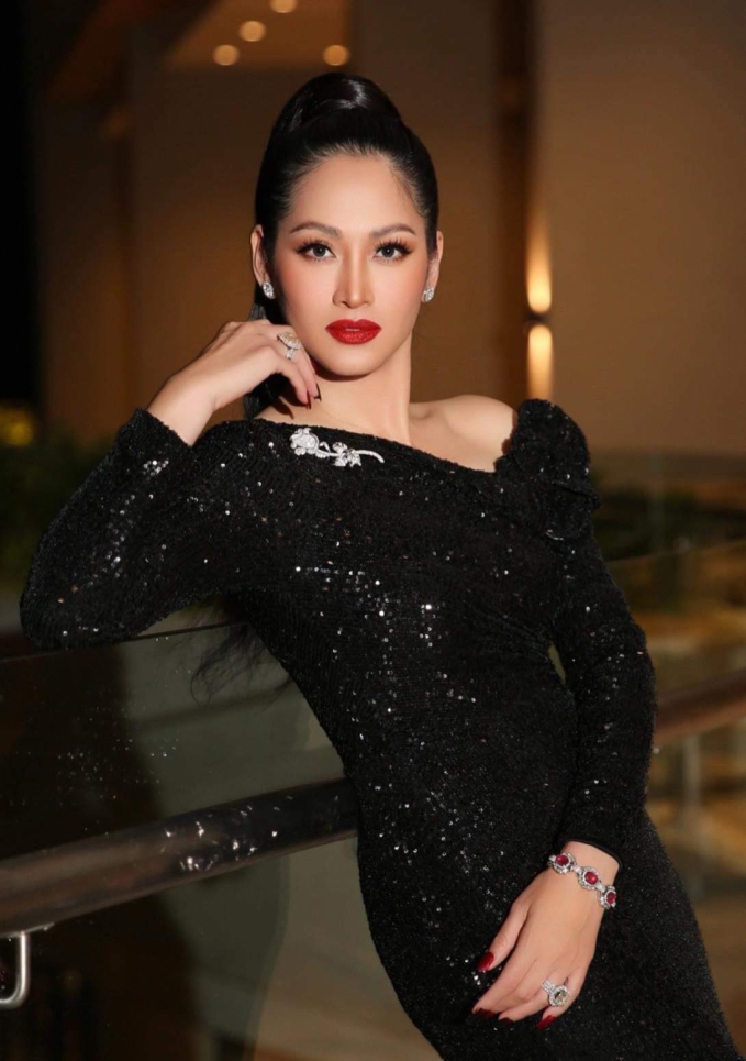 Elizabeth Thủy Tiên đeo trang sức đắt đỏ ngồi ghế nóng Hoa hậu Đại dương Việt Nam 2023 - Ảnh 4.