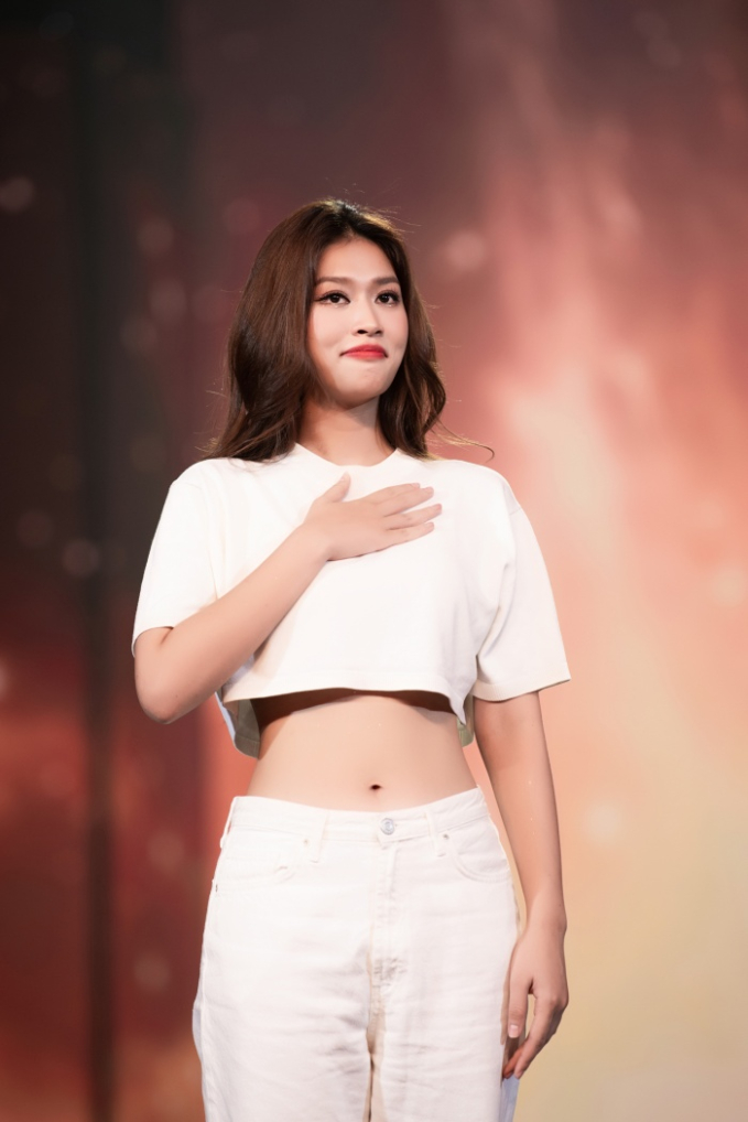 Tổng duyệt trước giờ G Chung kết Miss Grand Vietnam: Thiên Ân xúc động, Chi Pu khoe eo thon, có 1 phần đặc biệt - Ảnh 1.