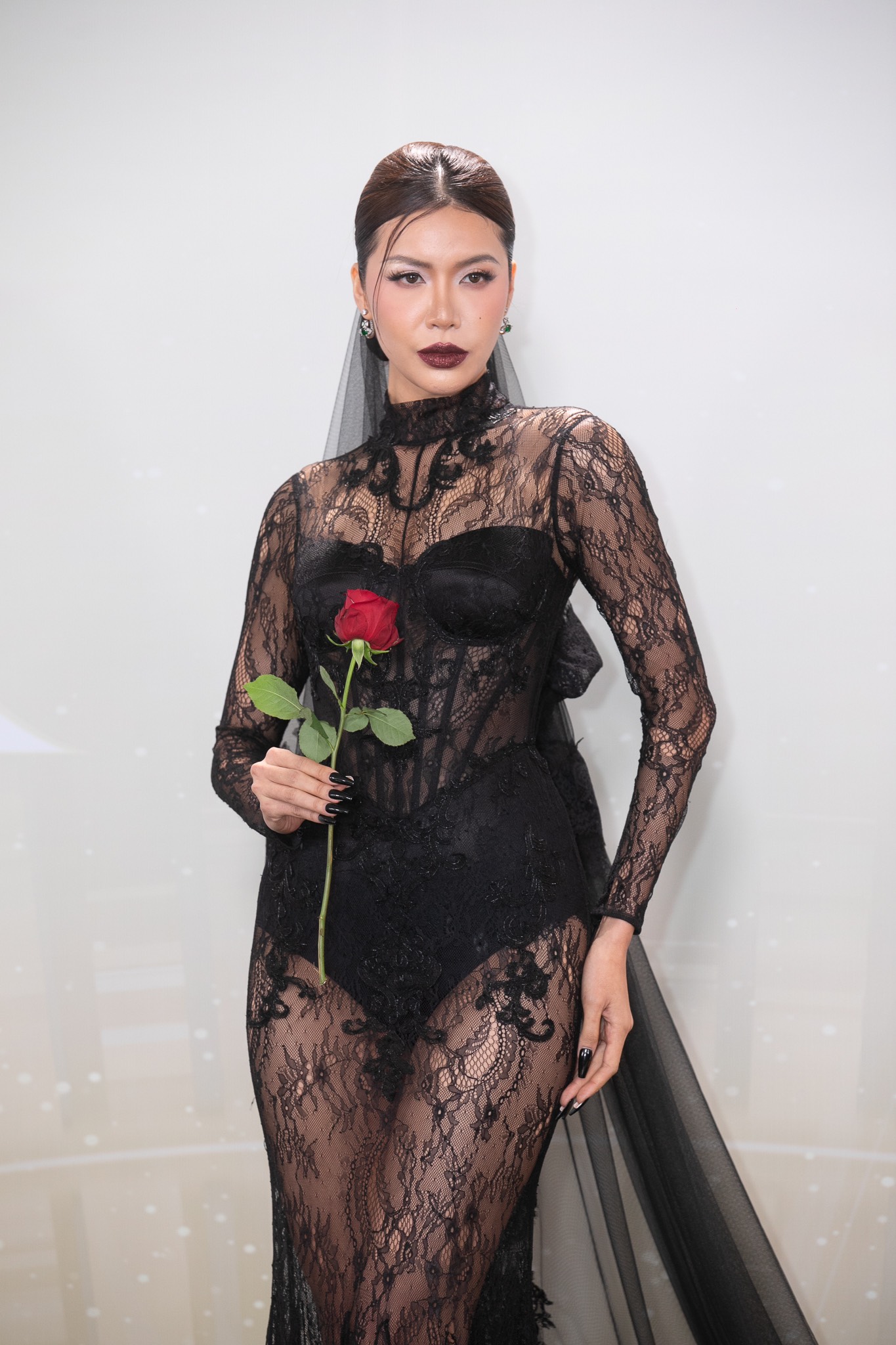 Chung kết Miss Grand Vietnam 2023: Nhã Phương được Trường Giang hộ tống, Thiên Ân xuất hiện cùng bạn trai tin đồn - Ảnh 10.