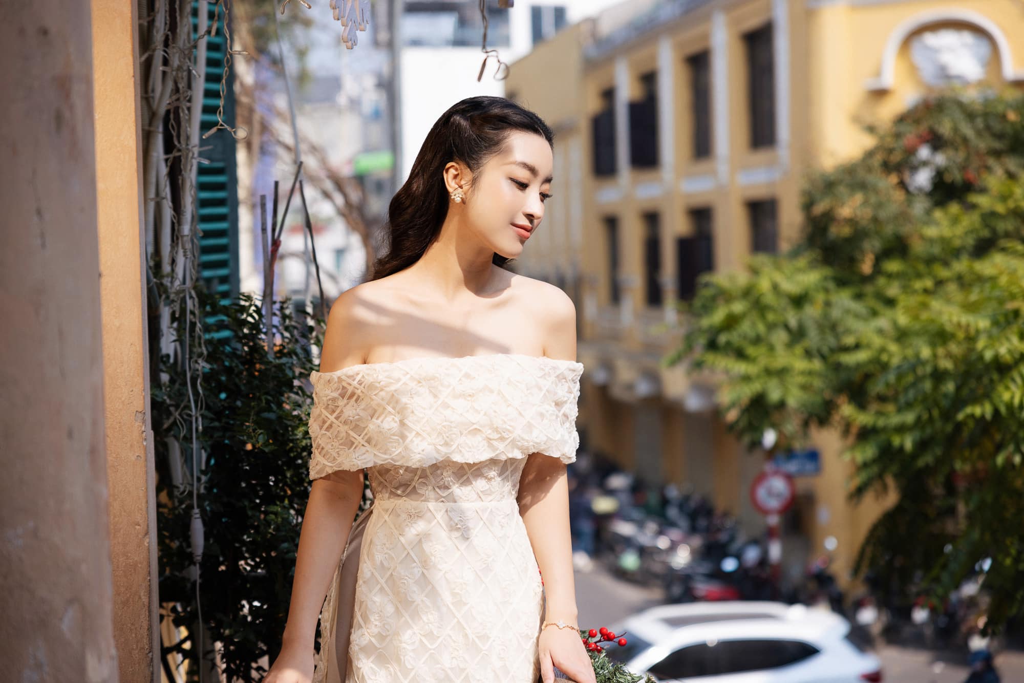 "Hoa hậu nghèo nhất Việt Nam" sau 7 năm đăng quang giờ là vợ chủ tịch, có hãng thời trang riêng - Ảnh 5. "Hoa hậu nghèo nhất Việt Nam" sau 7 năm đăng quang giờ là vợ chủ tịch, có hãng thời trang riêng - Ảnh 5.